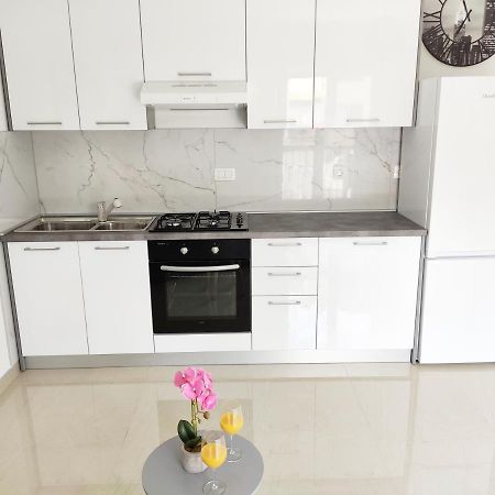 White Studio Apartman Πούλα Εξωτερικό φωτογραφία