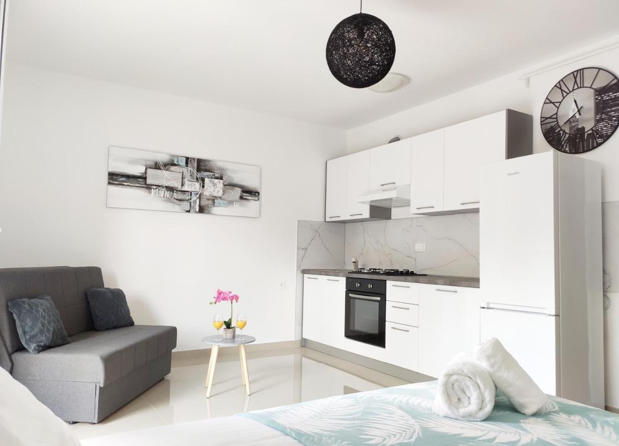 White Studio Apartman Πούλα Εξωτερικό φωτογραφία