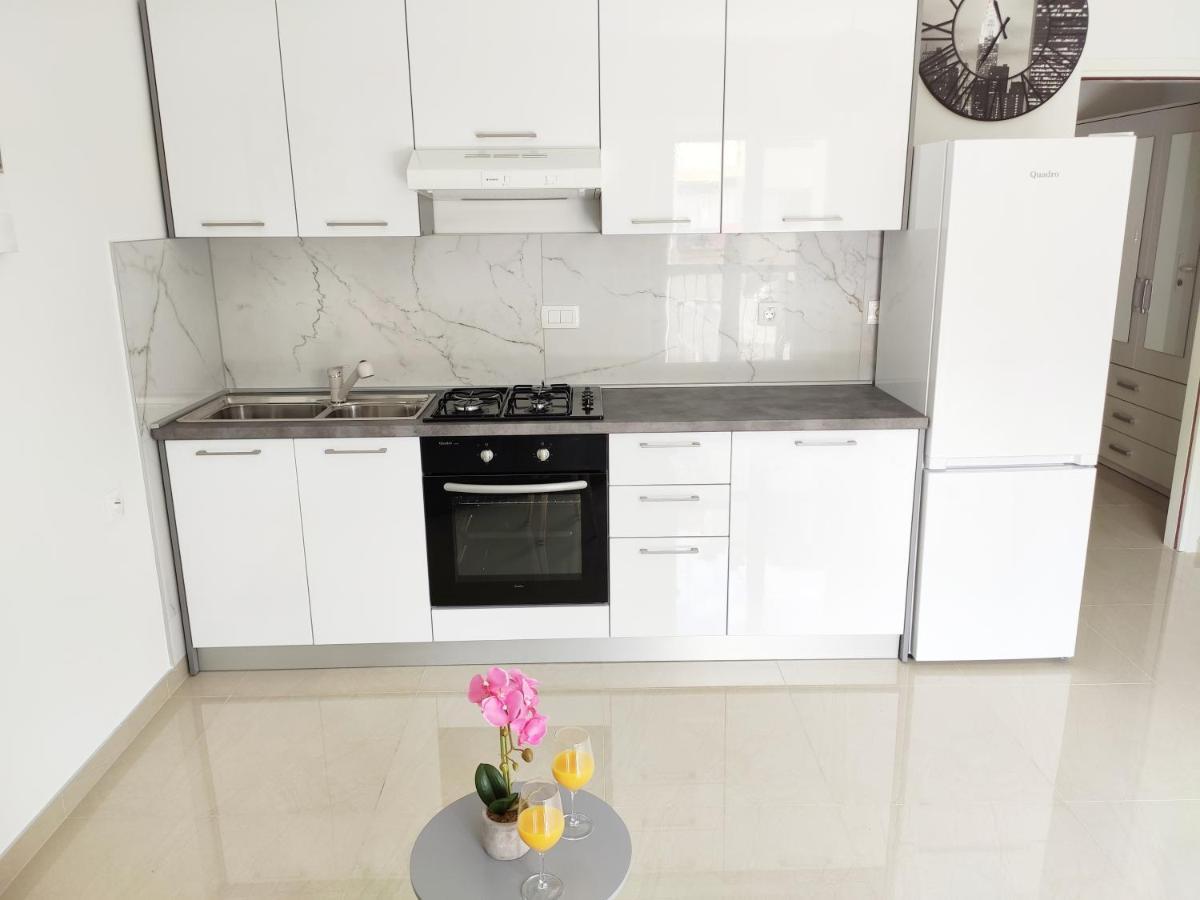 White Studio Apartman Πούλα Εξωτερικό φωτογραφία