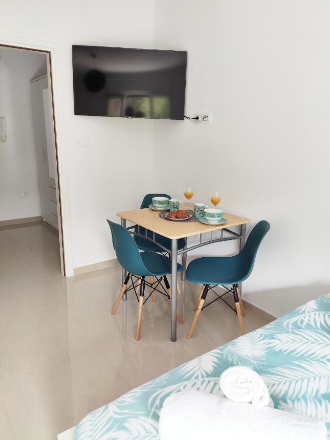 White Studio Apartman Πούλα Εξωτερικό φωτογραφία